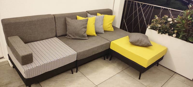 Pour une envie de sobriété, ces teintes s'associent à merveille tout en étant relevées par le motif Shamal. Une combinaison qui se glisse dans votre décor et qui reste indémodable.