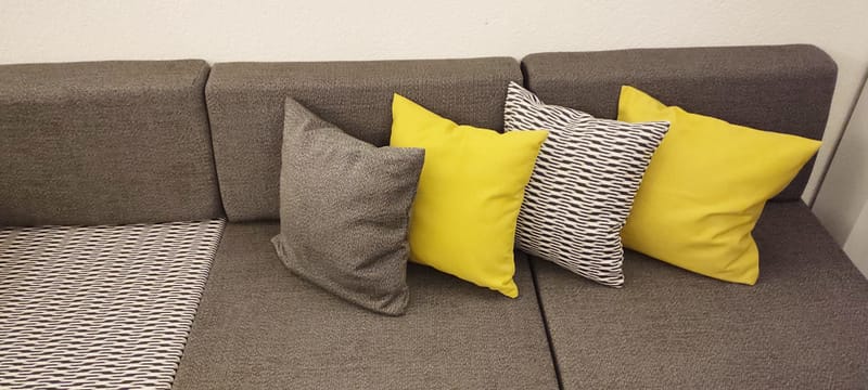 Pour une envie de sobriété, ces teintes s'associent à merveille tout en étant relevées par le motif Shamal. Une combinaison qui se glisse dans votre décor et qui reste indémodable.