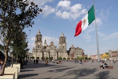 ¿Por qué se le llama zócalo a la plaza central de la Ciudad de México