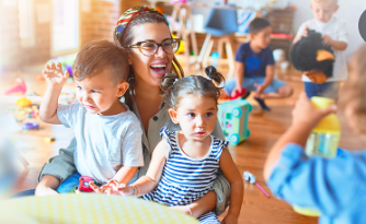 Auprès des professionnels de la petite enfance