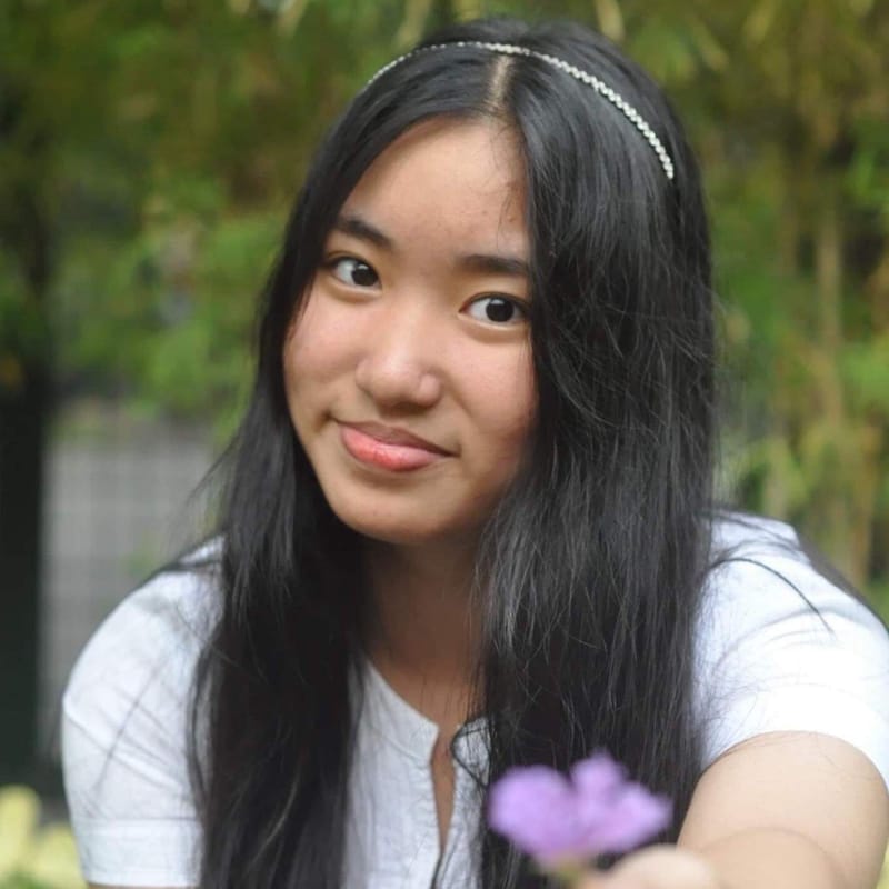Yuka R. Komori