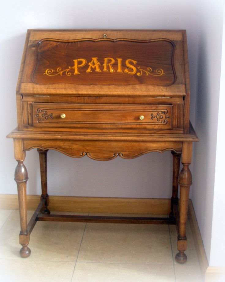 SECRETAIRE