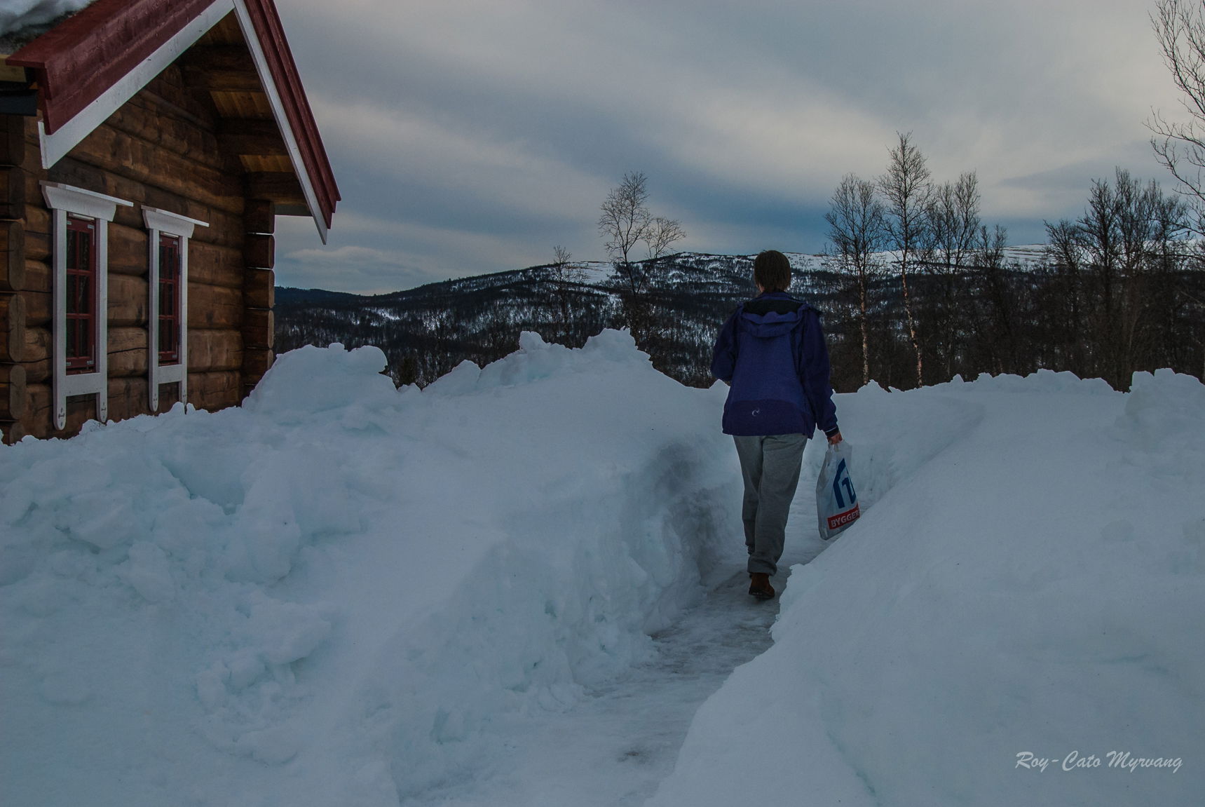 Hoftedyp snø, nå er ikke kona så høy men allikevel.....
