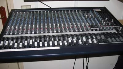 Su ket hop cua cuc day Crown va ban Mixer Yamaha