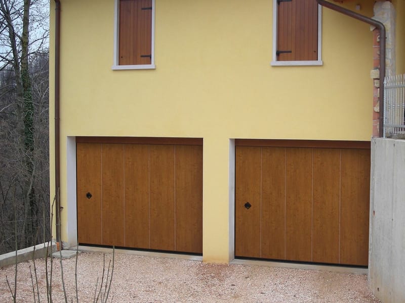 RESIDENTIAL GARAGE DOORS