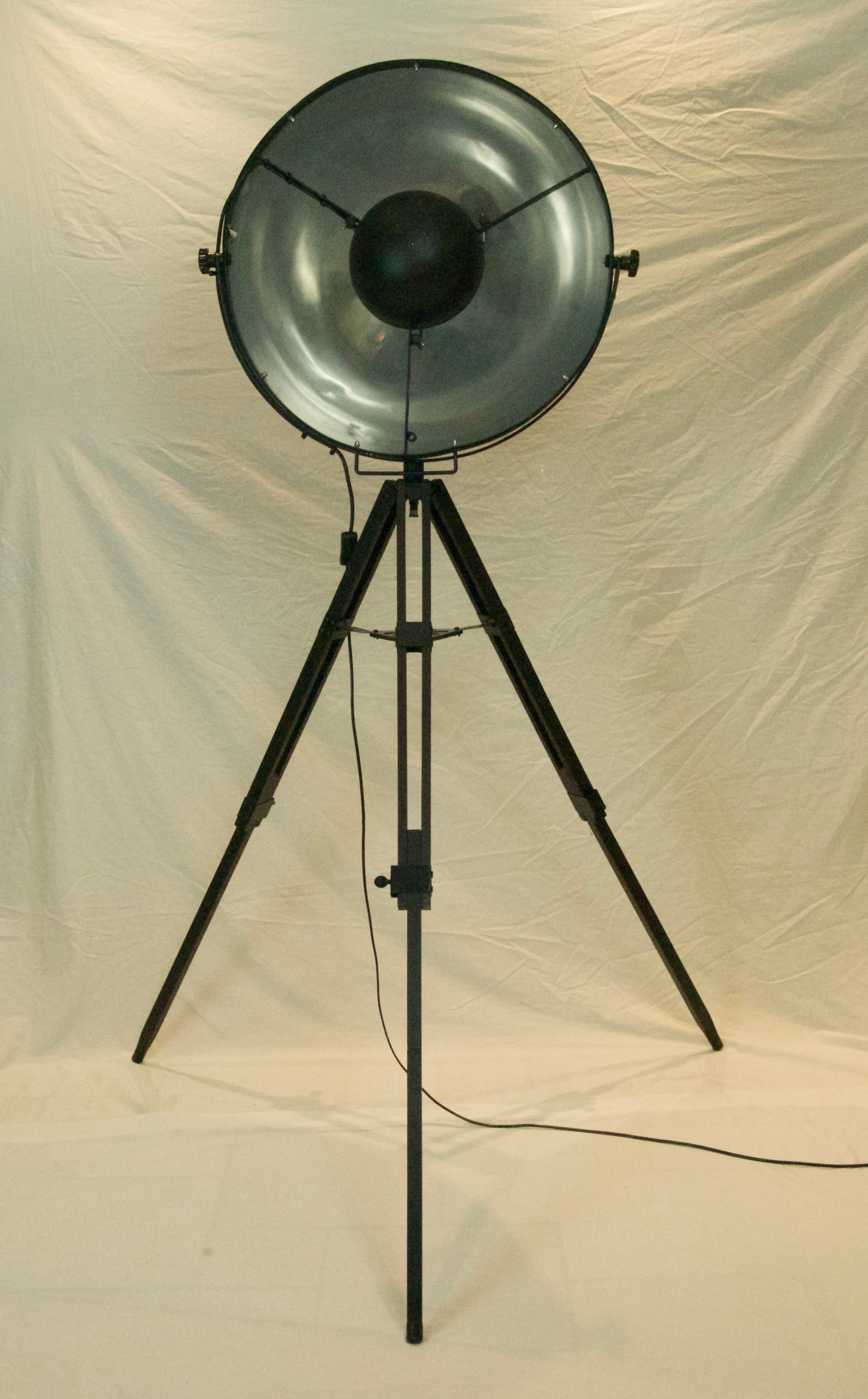 Vintage Bauhaus style Lamp on Tripod legs.
