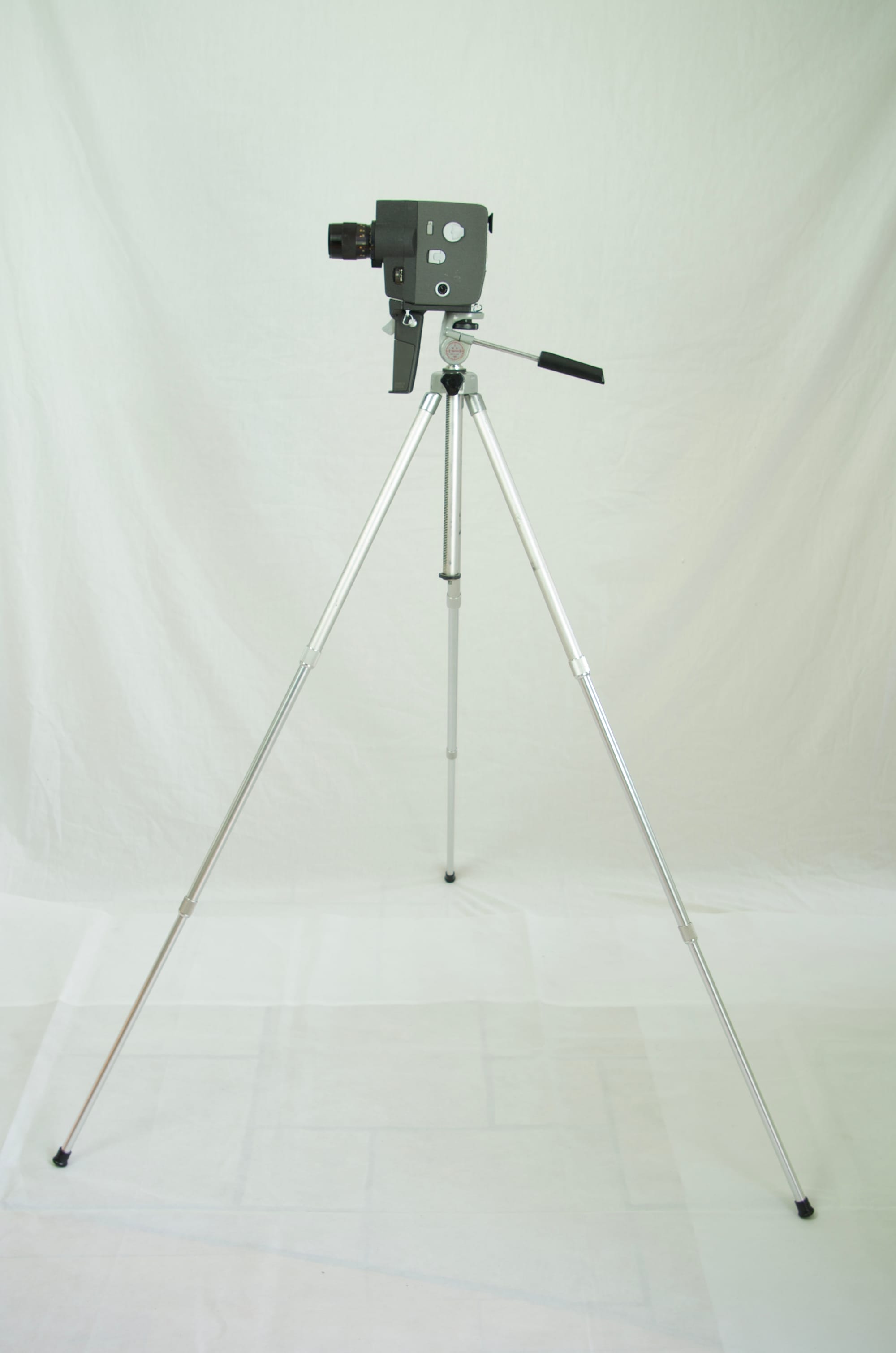 Vintage 1960s Sankyo 8 CM Super 8 Movie Camera