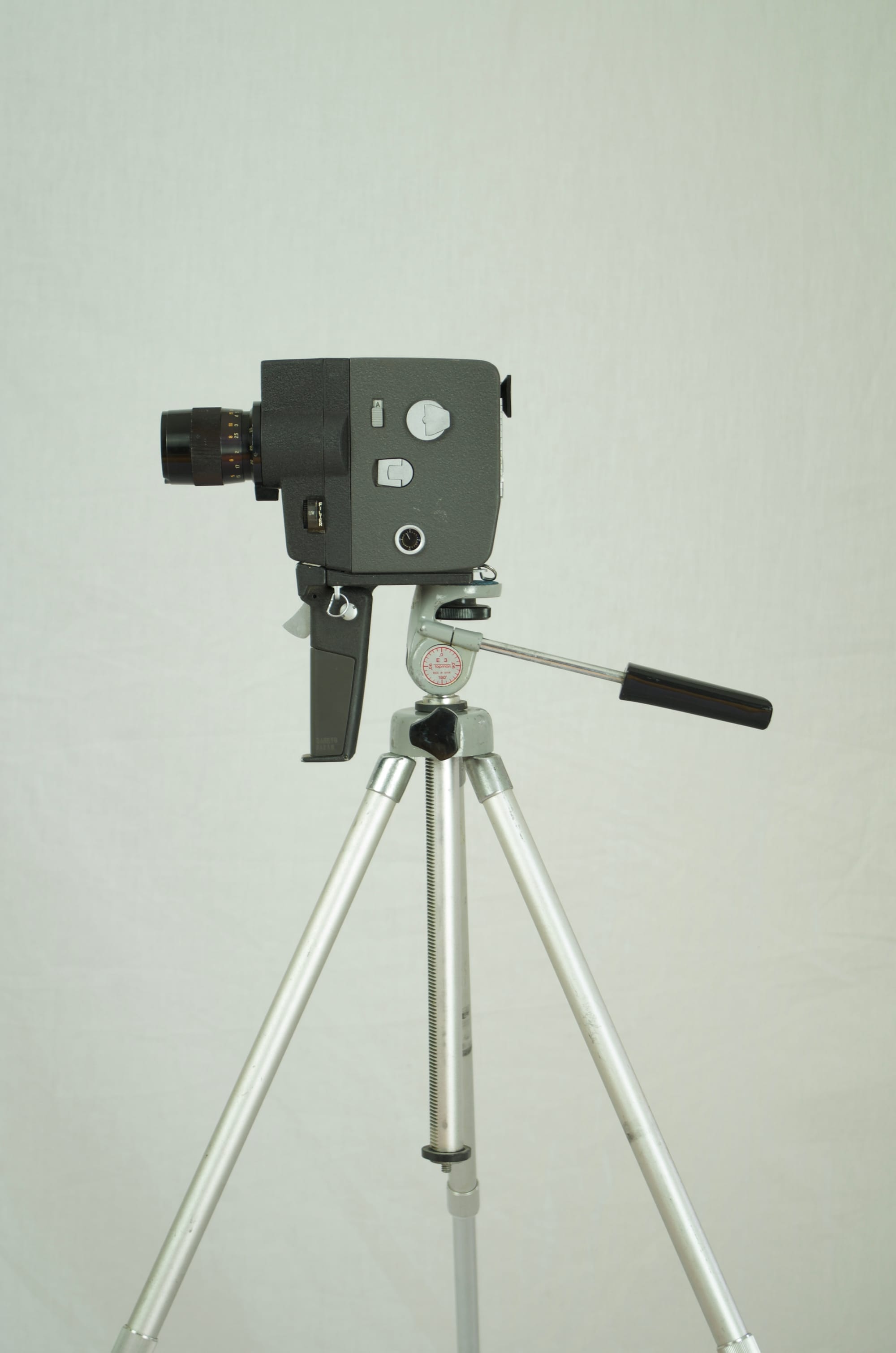 Vintage 1960s Sankyo 8 CM Super 8 Movie Camera