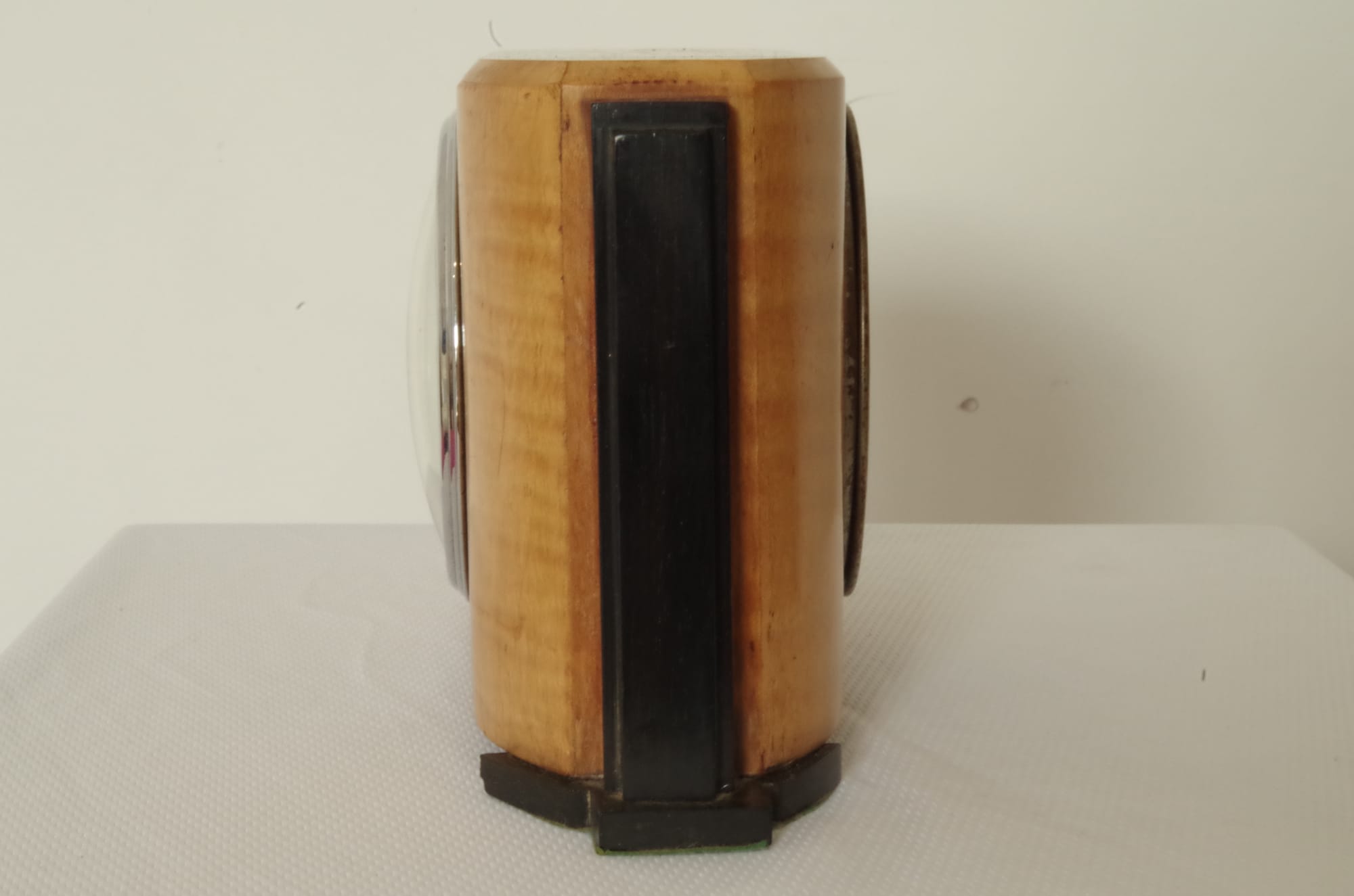 Vintage 8 day wooden art deco wooden mantle clock.