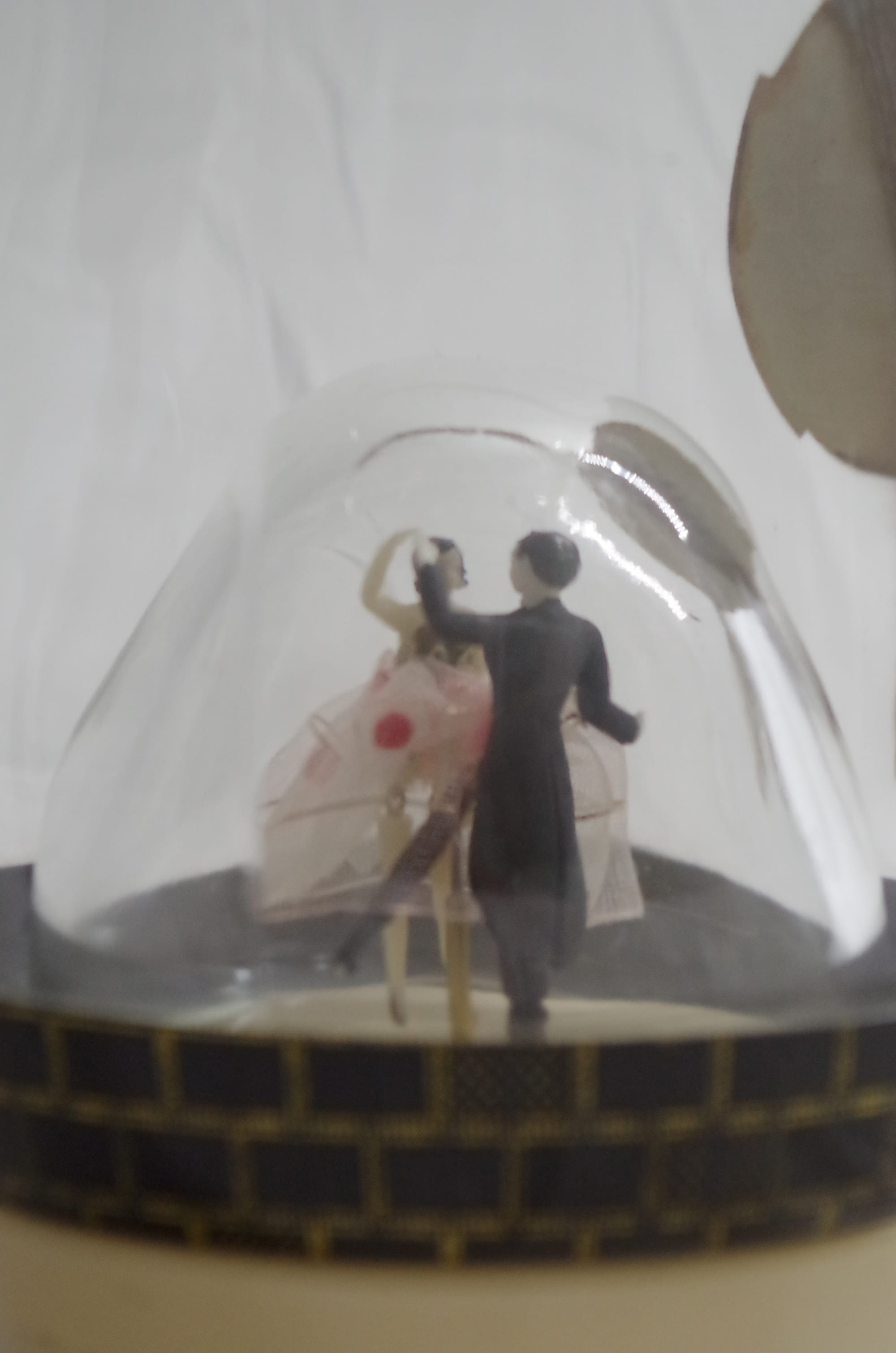 Musical Karaff Decanter With Tiny Dancers