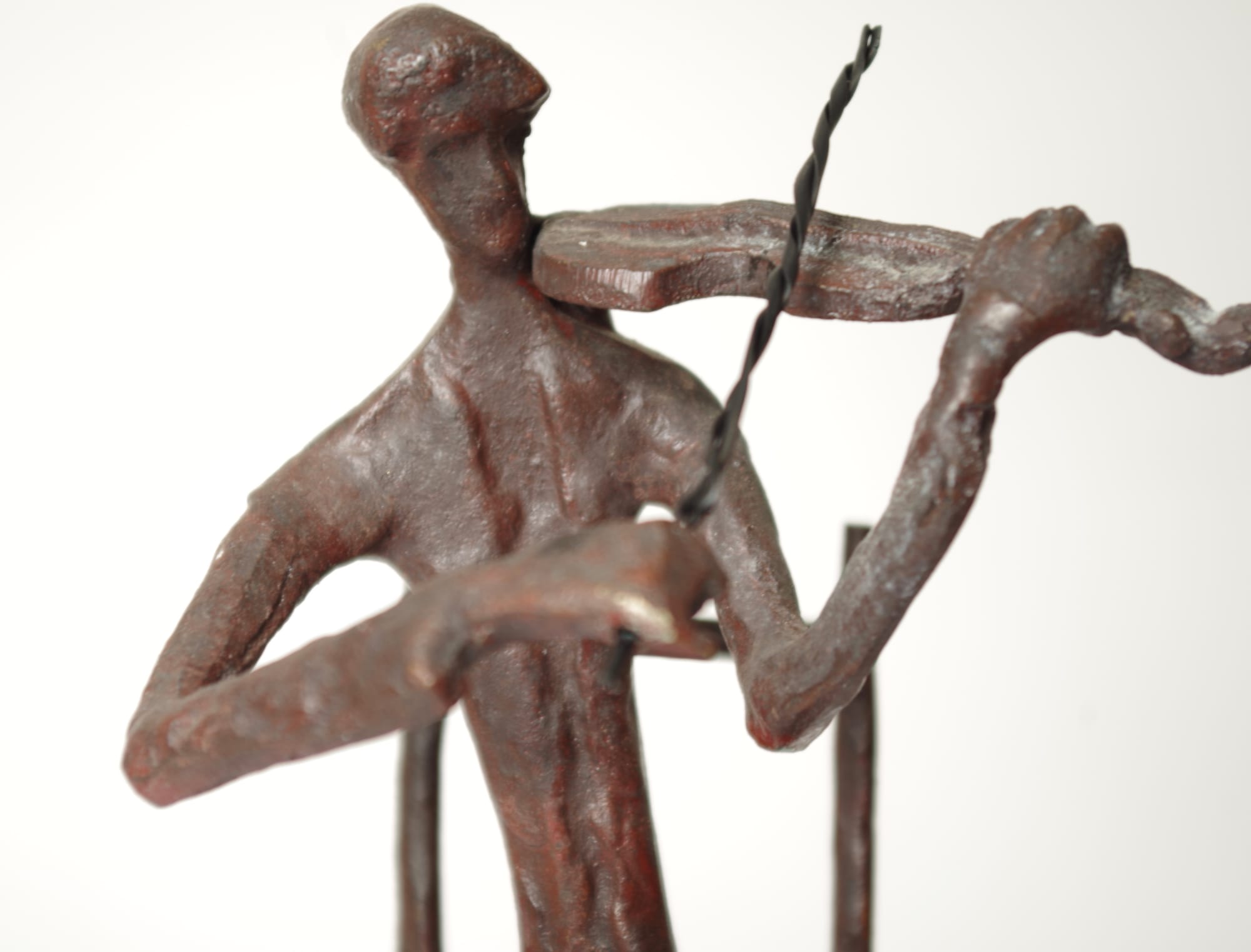 Old Vtg Cast Bronze Sculpure Man Sitting On Chair Playing Violin Figurine
