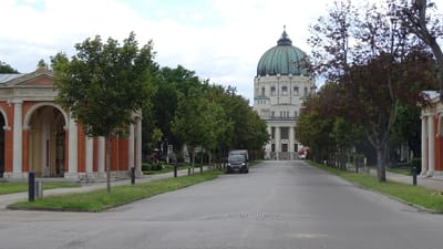 "DRUNT IN DER LOBAU..."
