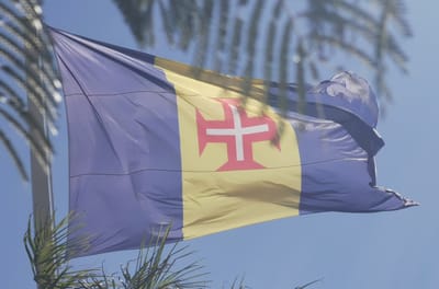 WARTEN AUF BESSERE ZEITEN