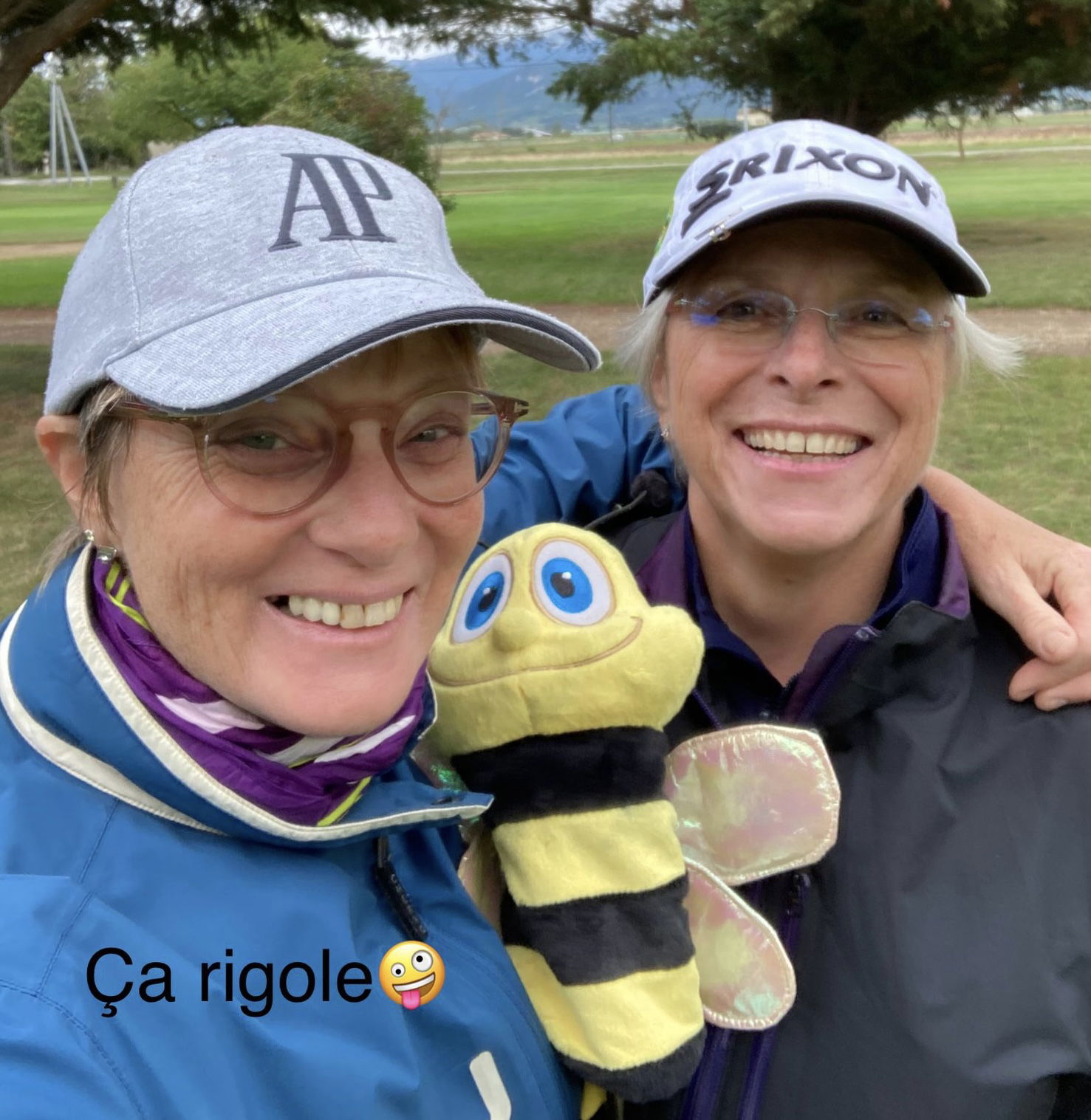 Les 2 Sylvie et leur doudou