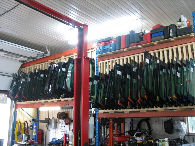 LIVRAISON ET VENTE AU COMPTOIR DE PARE-BRISE ET VITRES D'AUTOS