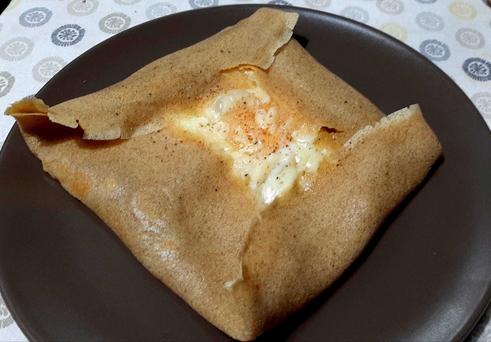 GALETTE BRETONNE COMPLÈTE (Crêpe salata)