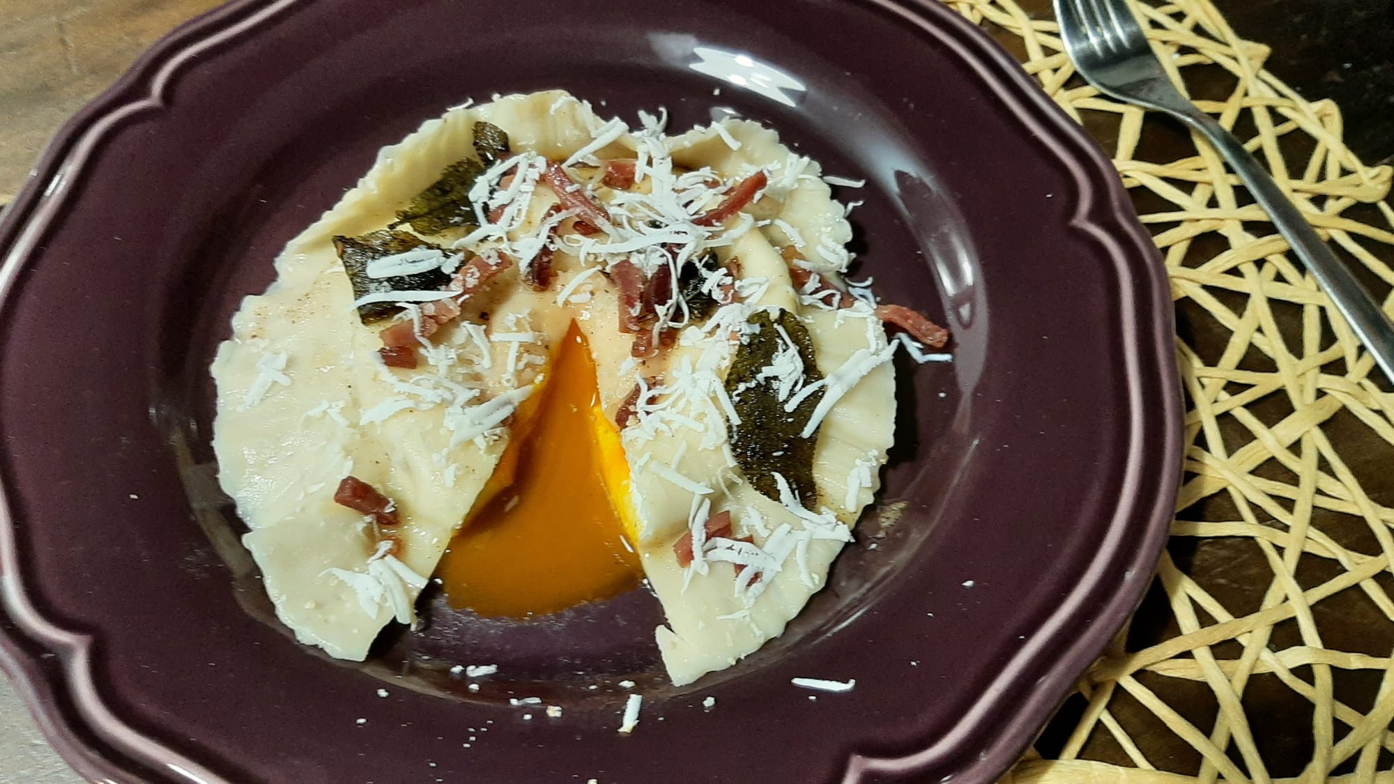 RAVIOLO CON TUORLO FONDENTE 🥚🥟🍳