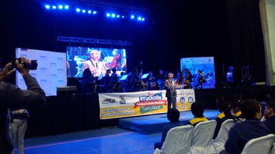 Implementación de set para intervenciones en  vivo en redes sociales