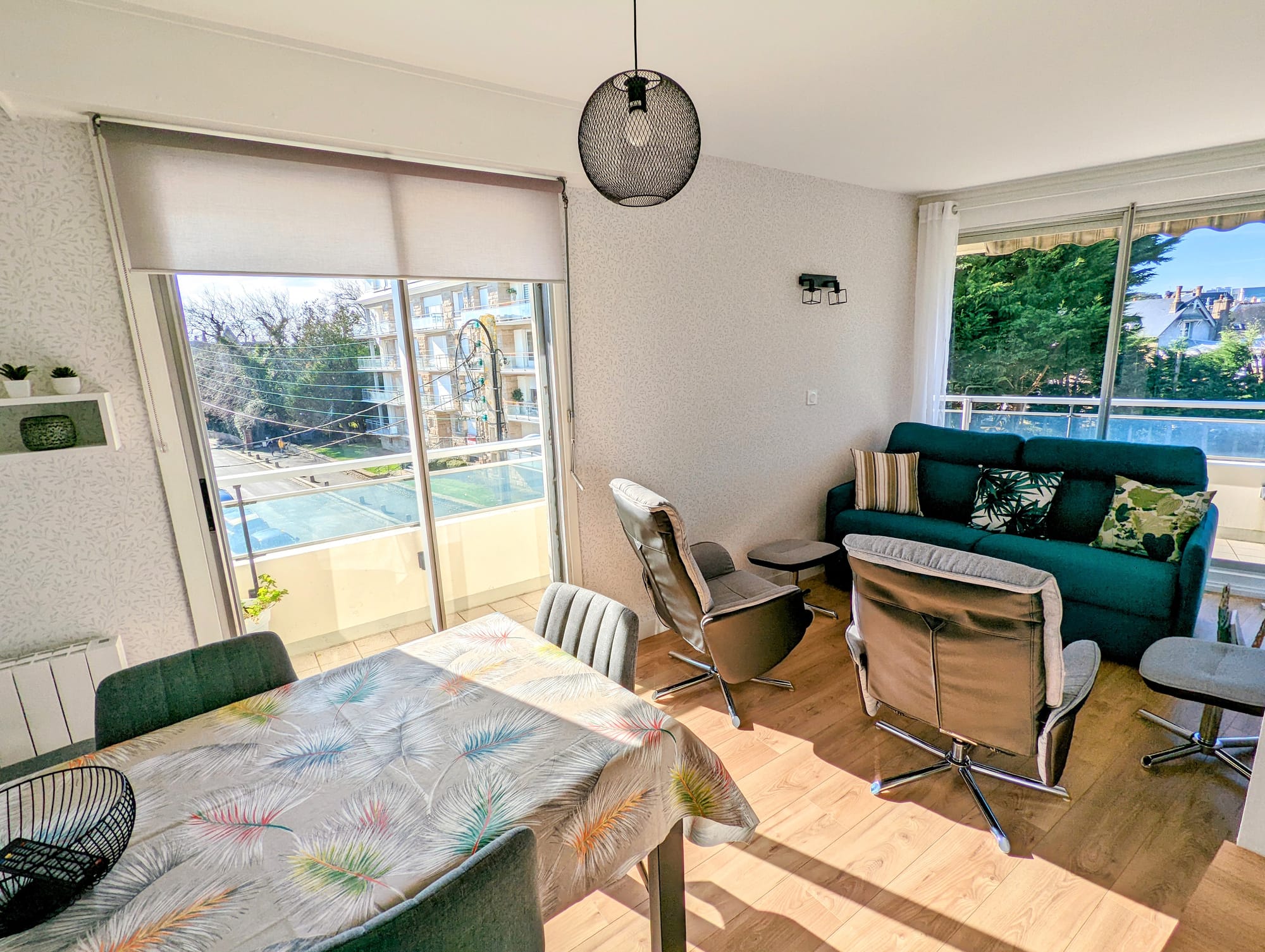 Appartement avec balcon, accès direct plage