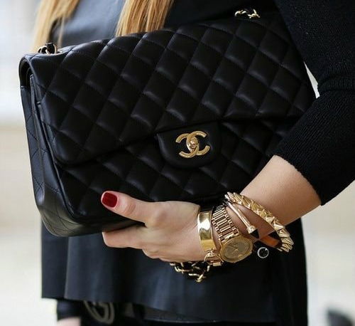 Chanel Classic 10″ กระเป๋าแบรนด์ในตำนาน