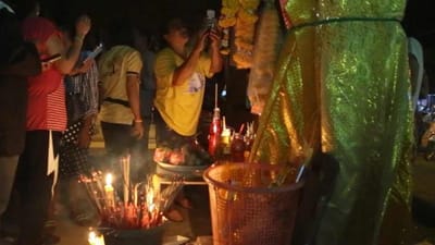 คอหวย แห่ลุ้น! เลขเด็ด เสาตกน้ำมัน