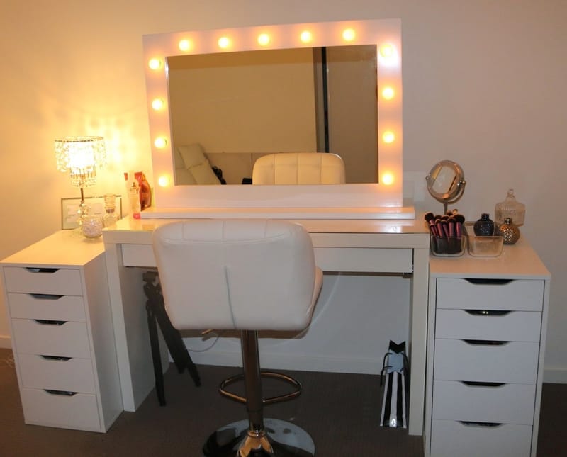 +52 Mẫu Bàn Trang Điểm được chị em ưa chuộng nhất hiện nay