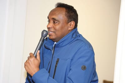 Ustaad Mohamed Abdiwahab  M Mustafa kama faa iideeysan isbadalkii yimid.