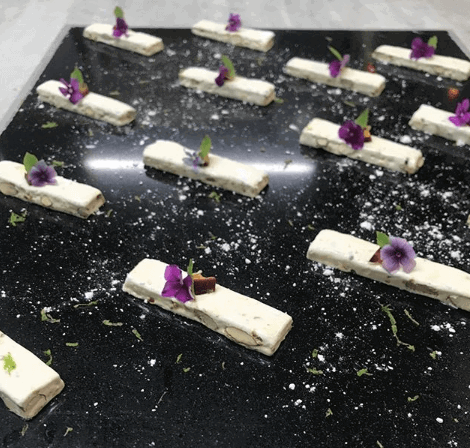 Recette Nougat tendre fruits de la passion , citron vert , amandes et pistaches pour 4 à 6 personnes