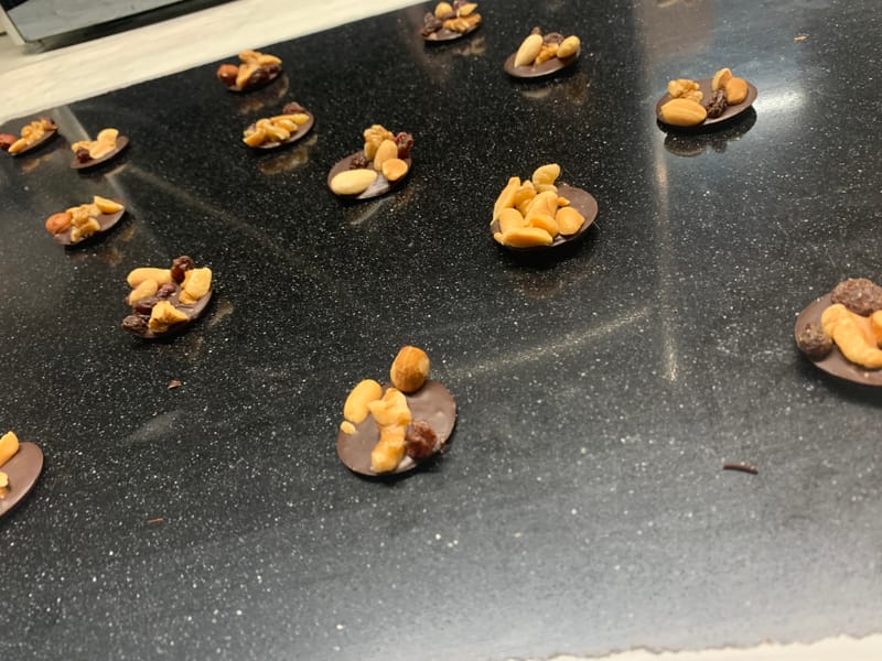 Mendiants au chocolat noir pour 6 à 8 personnes