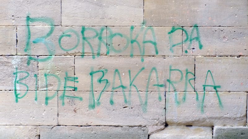 ETA: ANÁLISIS ESTÉTICO AL ANUNCIO DEL "CESE DEFINITIVO DE LA LUCHA ARMADA".