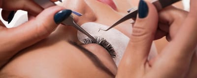 A Flash Into The Eyelash