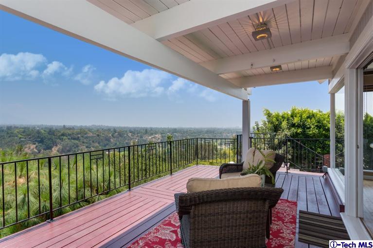 Rose Bowl Balcony