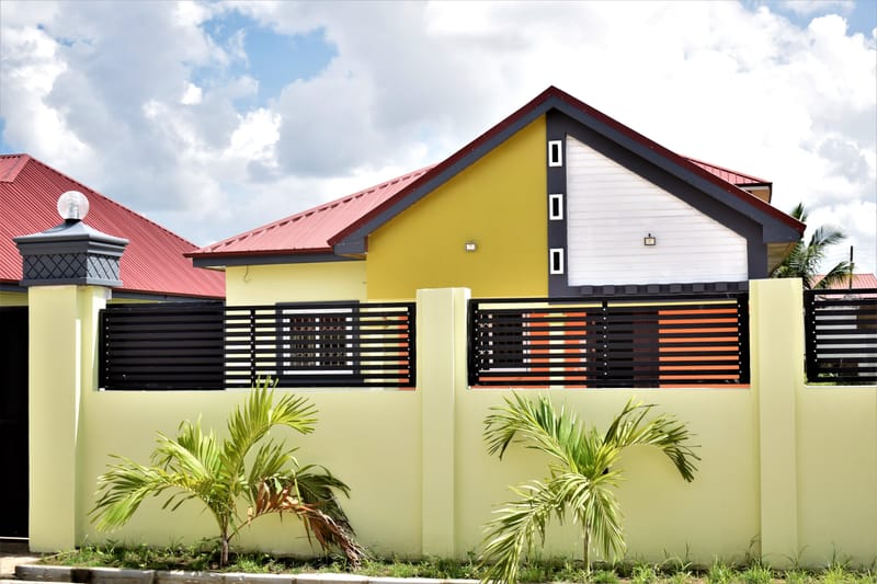 HOUSES & LANDS