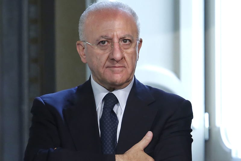 De Luca: Verso nuova ordinanza. “Niente più obbligo di mascherine”. STUDIO LEGALE ARIELLO.