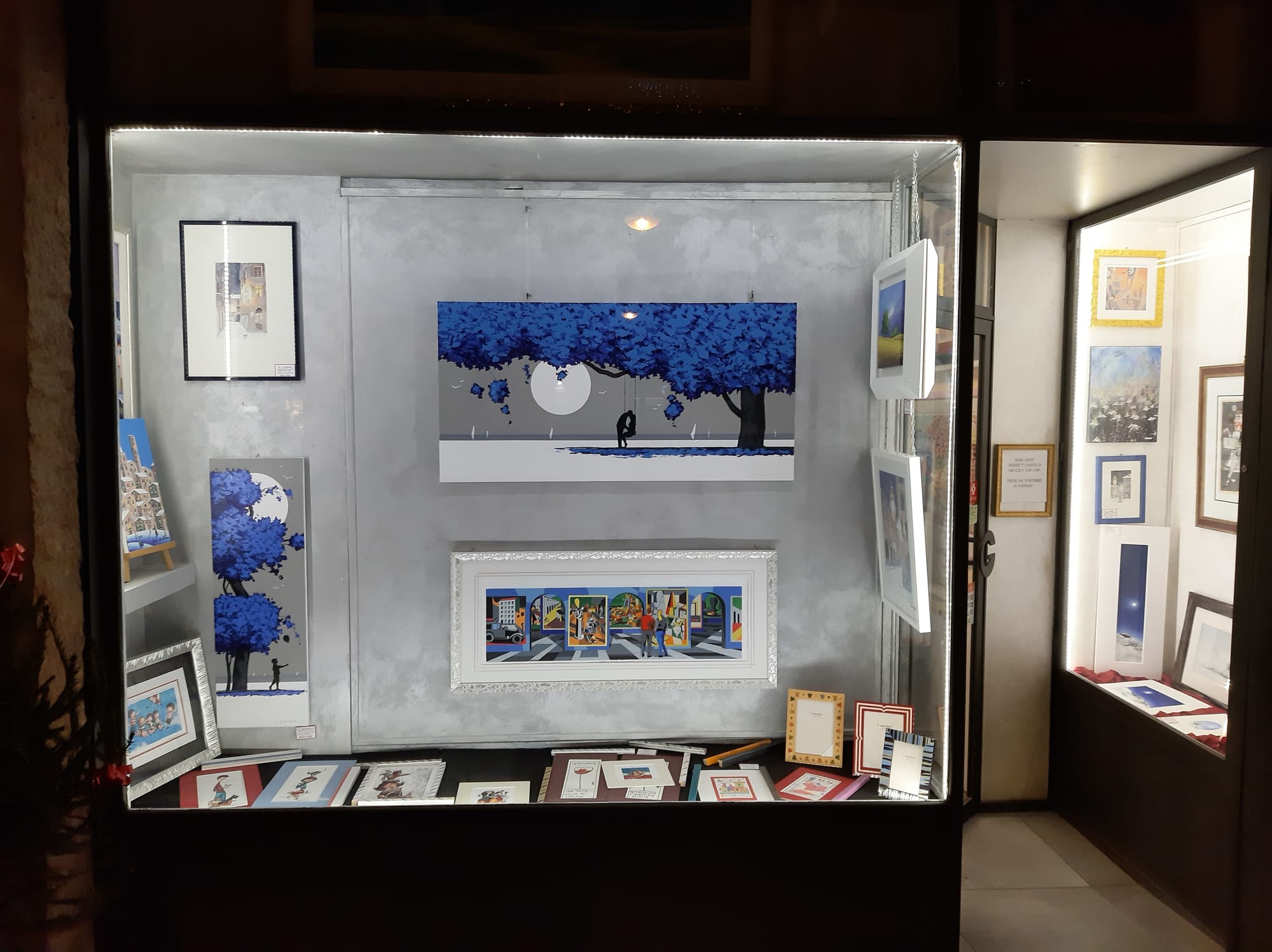 La G.Art da  25 anni è specializzata nella creazione e montaggio di cornici artigianali.