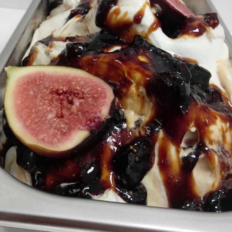 Mascarpone and figs