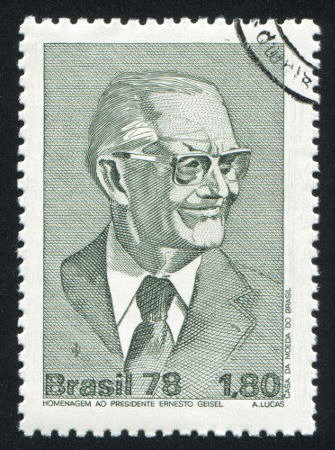 GOVERNOS MILITARES