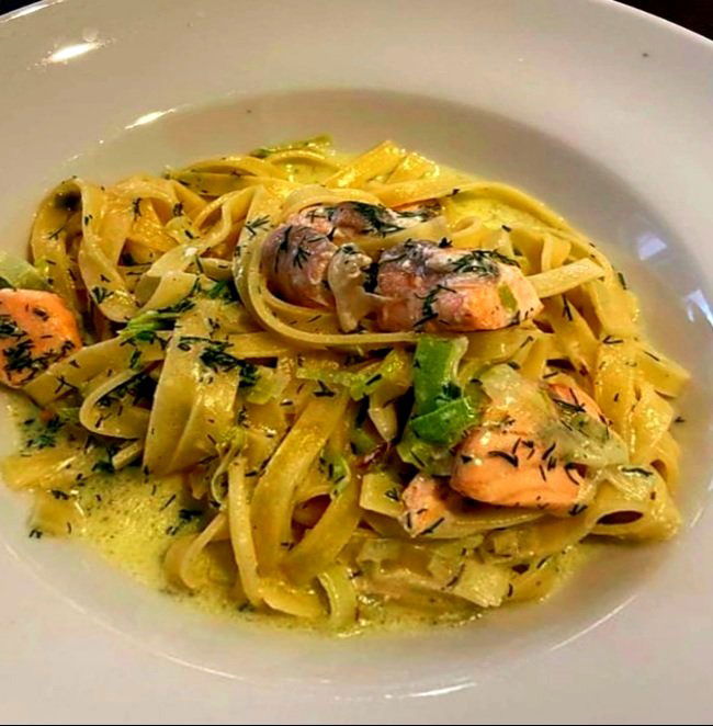 Tagliatelle al Salmone