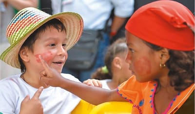 LA ORGANIZACIÓN POLÍTICA Y SOCIAL DE LAS COMUNIDADES ÉTNICAS DE AMÉRICA LATINA