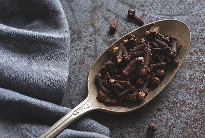17 increíbles beneficios para la salud de los clavos