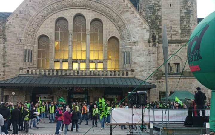 Pour vivre bien, 
pour de meilleures conditions de vie et de travail, 
il nous faut un réseau serré de transports en commun accessibles à toutes et tous !