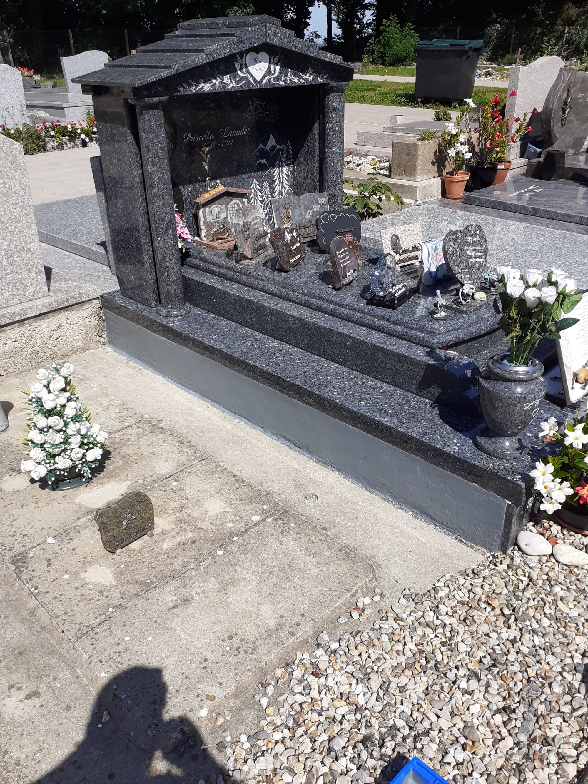 NETTOYAGE TOMBE