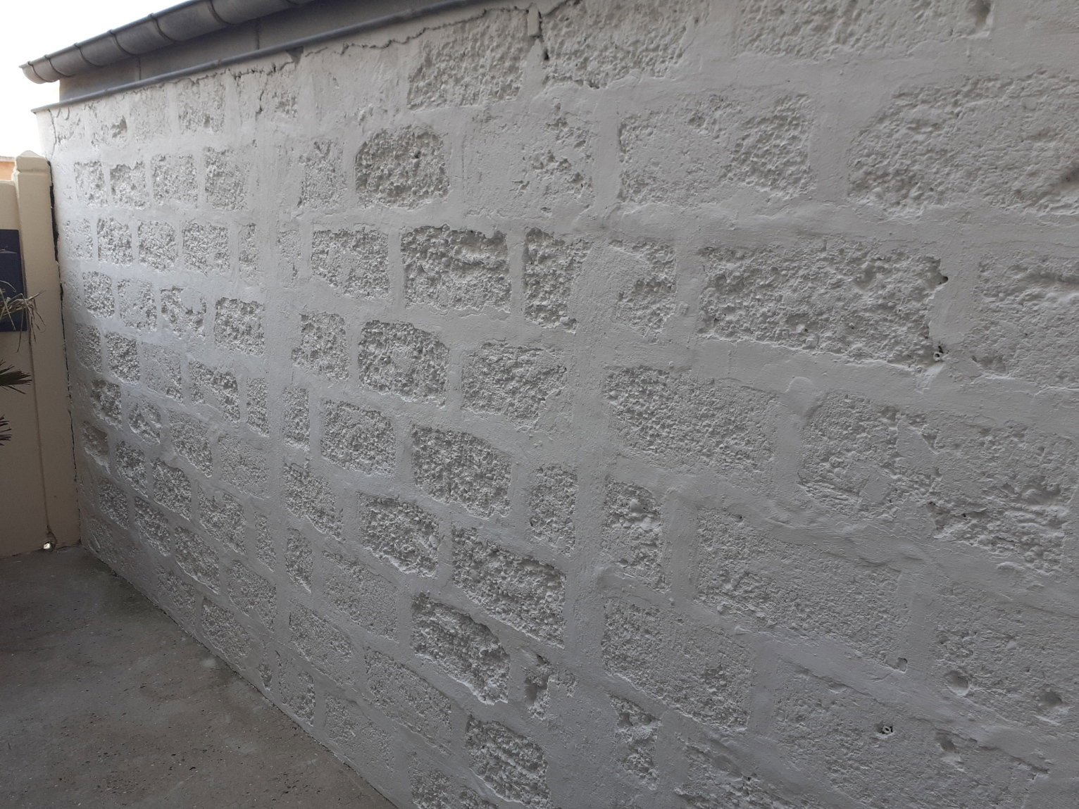 mur exterieur blanc
