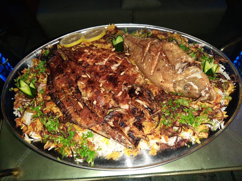طبق سمك مشكل (كيلو وربع) مع الأرز