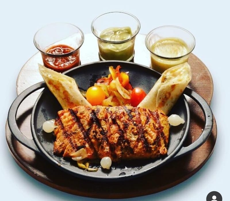 سالمون سيزلينج مشوي -Sizzling Salmon