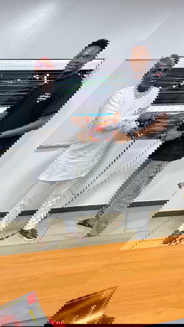 800 65d9e08bd4194