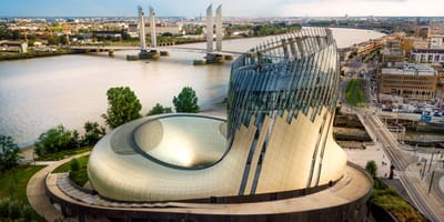 La Cité du Vin de Bordeaux por XTU Arquitetura