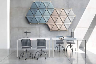 PAINÉIS ACÚSTICOS MODULARES SUSTENTÁVEIS ​​DE TECIDO RECICLADO