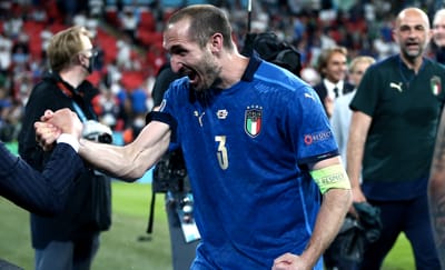 Giorgio Chiellini จ่ายส่วยให้ Davide Astori เพื่อนร่วมทีมชาวอิตาลีผู้ล่วงลับหลังจากชนะยูโร 2020