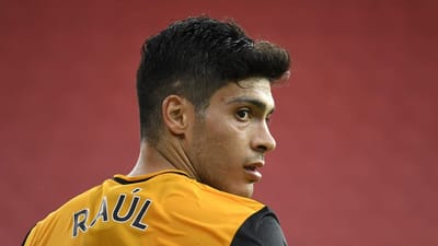 พรีเมียร์ลีก: กองหน้าวูล์ฟ ราอูล ฆิเมเนซ 'ไม่เคยคิดที่จะจบอาชีพ' แม้จะมีกะโหลกศีรษะร้าว